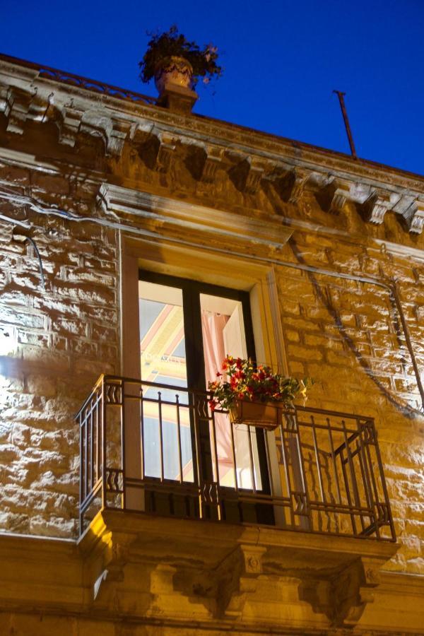 Domus Aurea Bed and Breakfast Montalbano Elicona Buitenkant foto